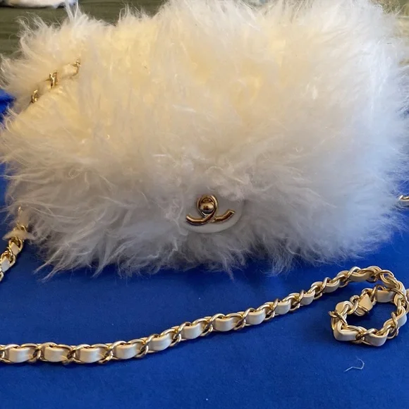 New Chanel white fur bag - Picture 3 of 3